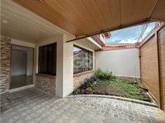 Global Realty- Casa remodelada en Venta, Curridabat, Costa Rica 