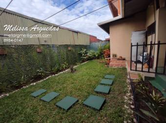 OPORTUNIDAD Se vende Casa amplia y RENOVADA con hermosa terraza y jardín trasero Pavas.