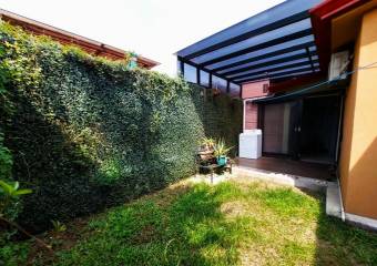 Se vende espaciosa casa con patio y terraza en San Rafael de Alajuela 23-1249