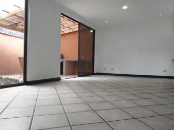 Se vende espaciosa casa en condominio de San Rafael de Escazú 23-2760