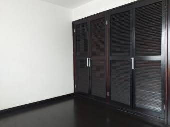 Se vende espaciosa casa en condominio de San Rafael de Escazú 23-2760