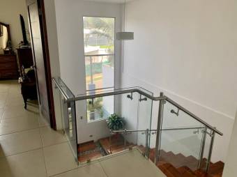 Se vende casa para inversión en exclusivo condominio de Montes de Oca 23-3128