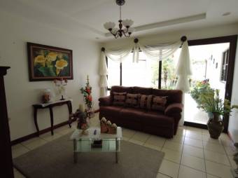 MLS-23-77 VENTA CASA AGUA CALIENTE CARTAGO