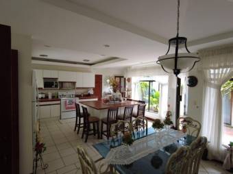 MLS-23-77 VENTA CASA AGUA CALIENTE CARTAGO