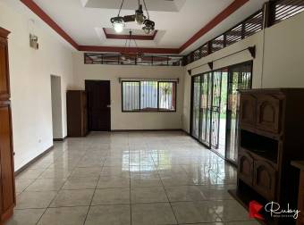 THIS COZY AND WELL LOCATED HOUSE FOR SALE, GUAPILES,