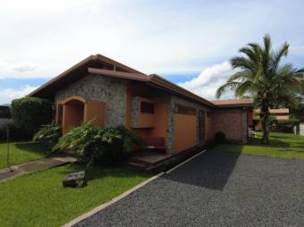 MLS-23-1462 VENTA PROPIEDAD CON 3 CASAS SANTA ANA SAN JOSE