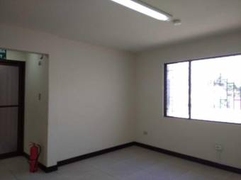 Se alquila local comercial en el boulevard de Rhormoser 24-865