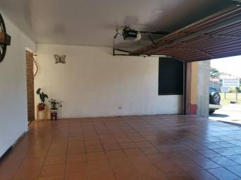 Se vende espaciosa casa en San Pedro Heredia 23-1607