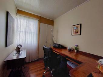 Se vende casa con patio a metros de la Embajada Americana en Pavas San Jose A25-139