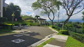 Se vende espaciosa casa en condominio de Ulloa Heredia 25-509