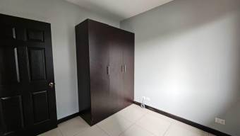 Se vende espaciosa casa en condominio de Ulloa Heredia 25-509