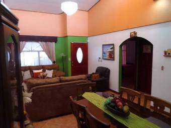 Se vende espaciosa casa en San Francisco Heredia 24-1601