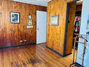 Se vende casa con uso de suelo mixto en Heredia Heredia A24-1382