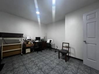 Se vende espaciosa propiedad con patio en San Vicente Santo Domingo A25-282