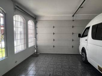 Se vende espaciosa propiedad con patio en San Vicente Santo Domingo A25-282