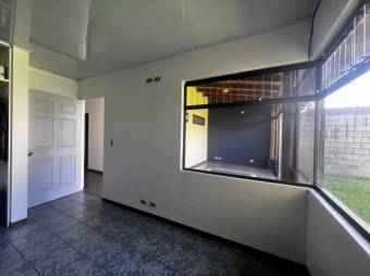 Se vende espaciosa propiedad con patio en San Vicente Santo Domingo A25-282