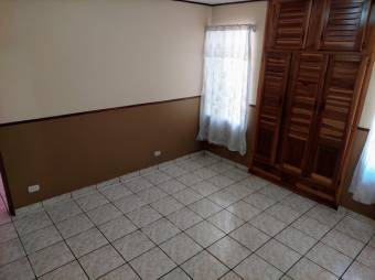 Se vende casa con patio y terraza en Santa Barbara Heredia A24-187