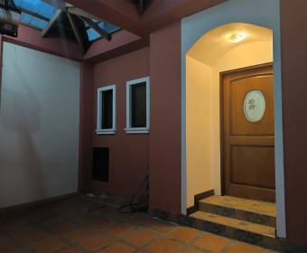 House for sale in the Danza del Sol residential area in La Union, Cartago.