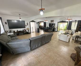 Casa a la venta en Turrucares de Alajuela.