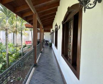 Casa a la venta en Turrucares de Alajuela.