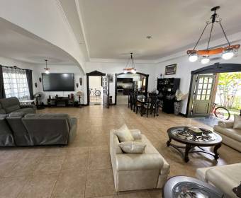 Casa a la venta en Turrucares de Alajuela.