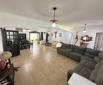 Casa a la venta en Turrucares de Alajuela.