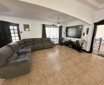 Casa a la venta en Turrucares de Alajuela.