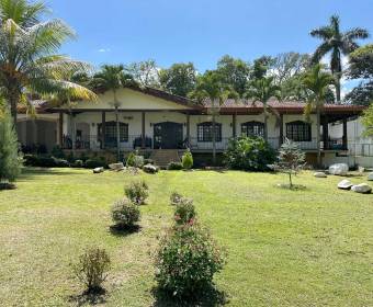 Casa a la venta en Turrucares de Alajuela.