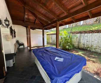 Casa a la venta en Turrucares de Alajuela.