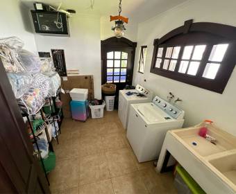 Casa a la venta en Turrucares de Alajuela.