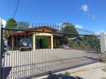 Se vende casa con amplio lote en Barva Heredia 23-1445