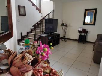 Se vende moderna casa en condominio de San Francisco Heredia 23-1611