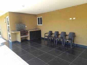 Se vende moderna casa en condominio de San Pablo Heredia 23-2663