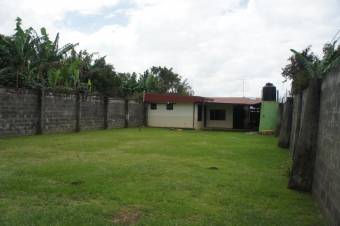 Se vende casa con amplia zona verde en San Rafael Heredia 23-1609