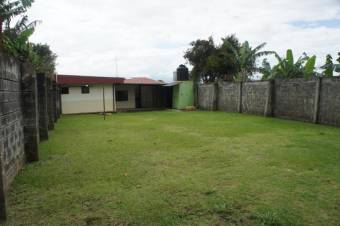 Se vende casa con amplia zona verde en San Rafael Heredia 23-1609