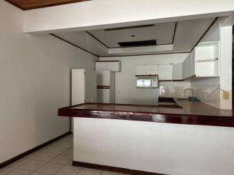 Se vende moderna casa con patio en La Asunción Heredia 25-199 