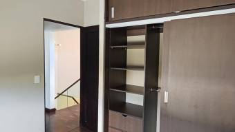 Se vende moderna casa en condominio de San Rafael Heredia 25-467 