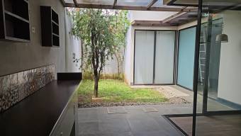 Se vende moderna casa en condominio de San Rafael Heredia 25-467 