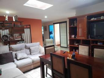 Se vende edificio comercial en Santa Barbara Heredia 23-2396