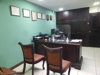 Se vende edificio comercial en Santa Barbara Heredia 23-2396