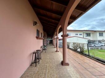 Se vende espaciosa casa en condominio de Ulloa Heredia 25-463