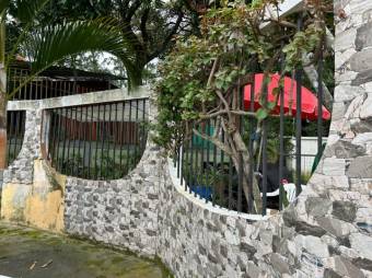 Se vende espaciosa casa en condominio de Ulloa Heredia 25-463