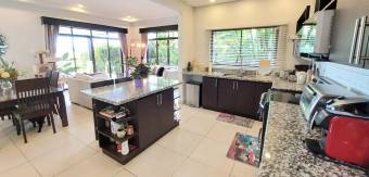 Se vende moderna casa en condominio de Guácima Alajuela 25-656 