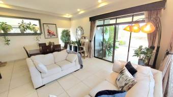 Se vende moderna casa en condominio de Guácima Alajuela 25-656 