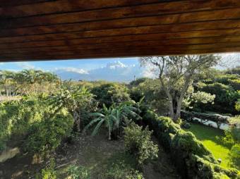 Se vende casa con piscina en La Asuncion Belen A21-1989 