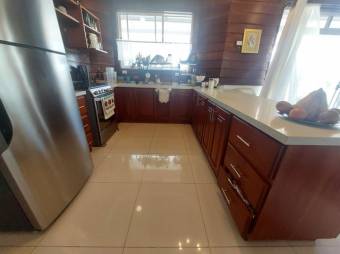 Se vende espaciosa casa en San Joaquin Flores A24-1701