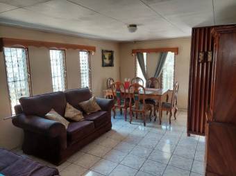 Se vende espaciosa casa con patio en San Pablo Barva A23-253