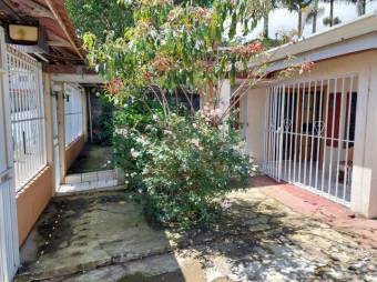 Se vende espaciosa casa con patio en San Pablo Barva A23-253