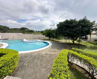 Casa de 3 habitaciones en condominio Villas del Río, El Coco, Alajuela