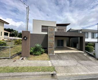 Casa de 3 habitaciones en condominio Villas del Río, El Coco, Alajuela